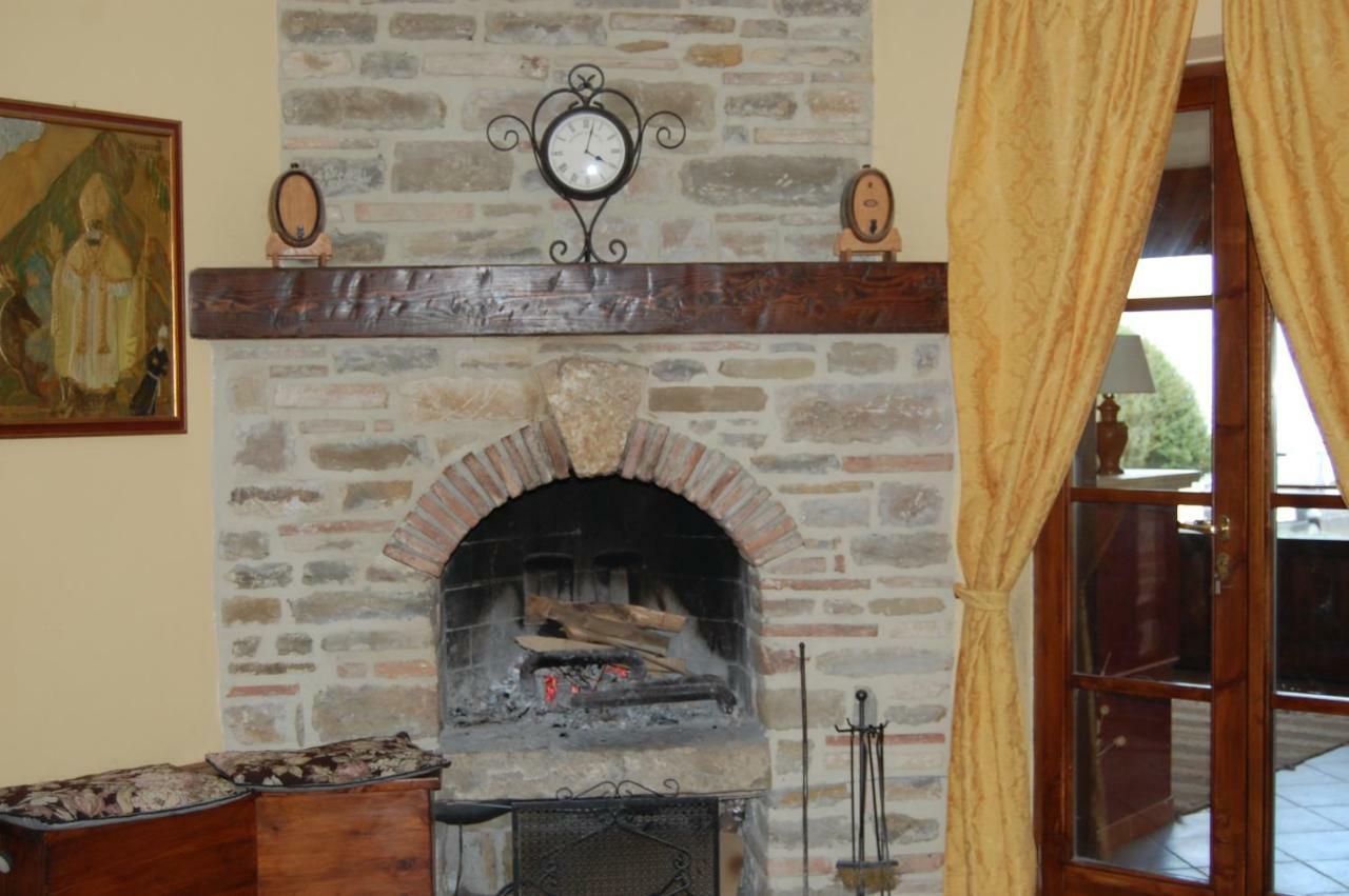 Agriturismo Countryhouse Le Giare غوبيو المظهر الخارجي الصورة