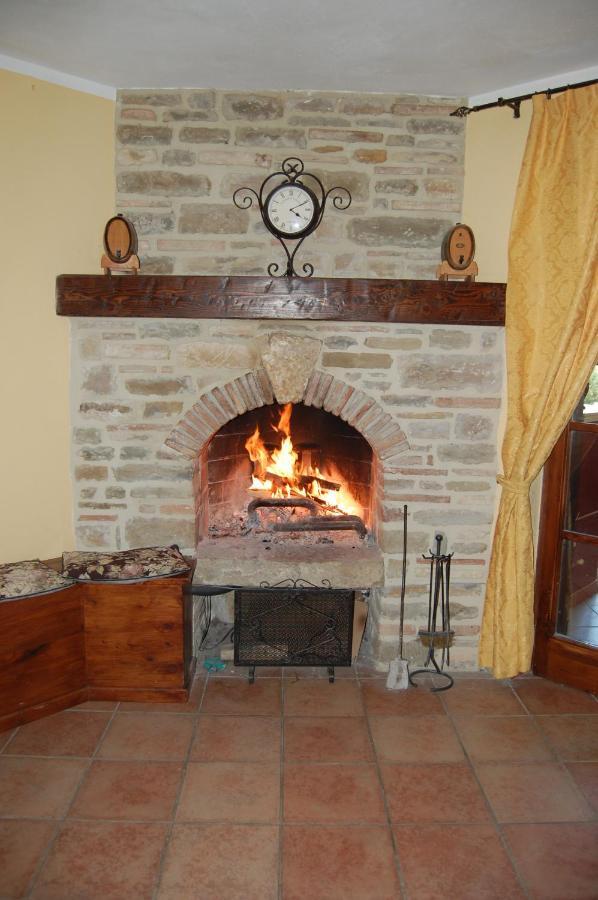 Agriturismo Countryhouse Le Giare غوبيو المظهر الخارجي الصورة